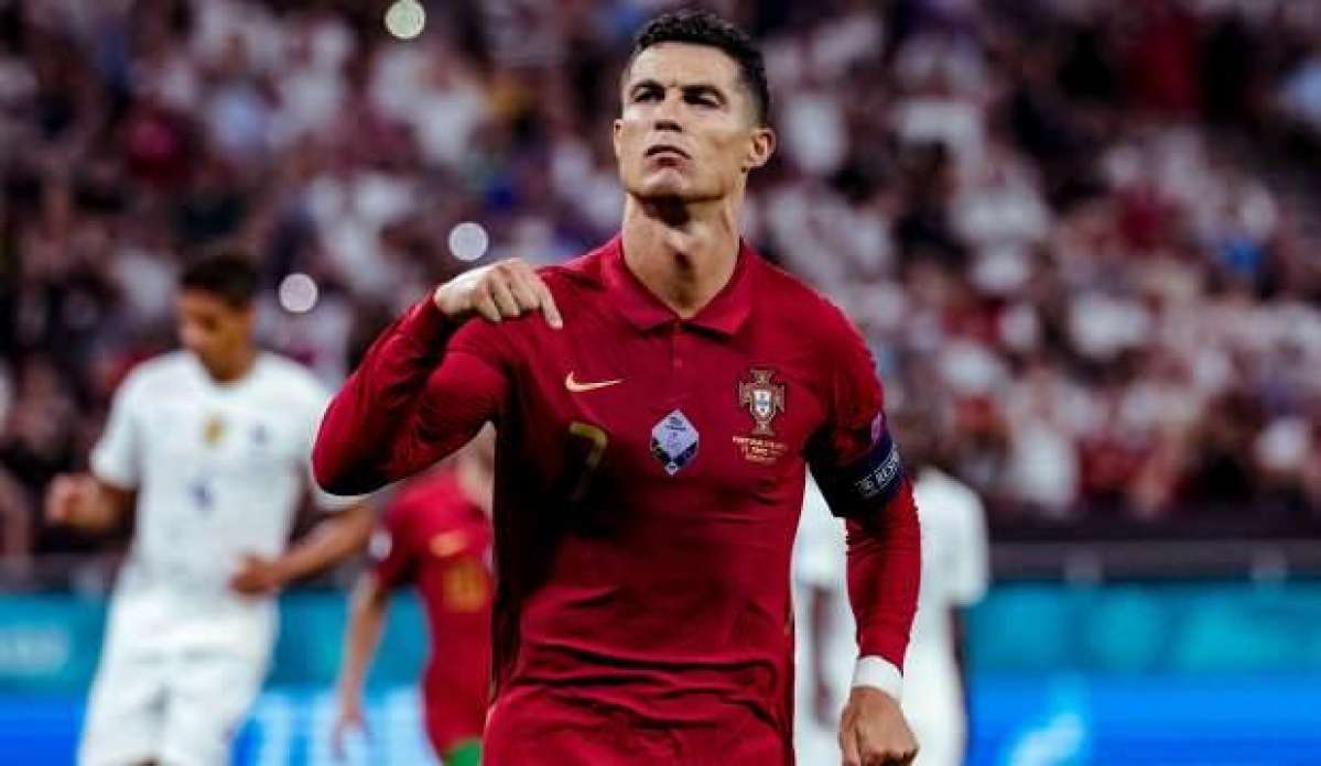 Cristiano Ronaldo Ali Daei'yi yakaladı!