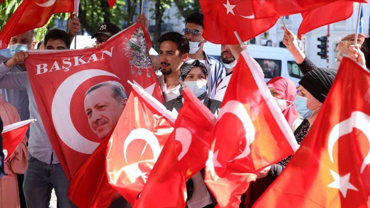 Cumhurbaşkanı Erdoğan Belçika'da sevgi gösterileriyle karşılandı