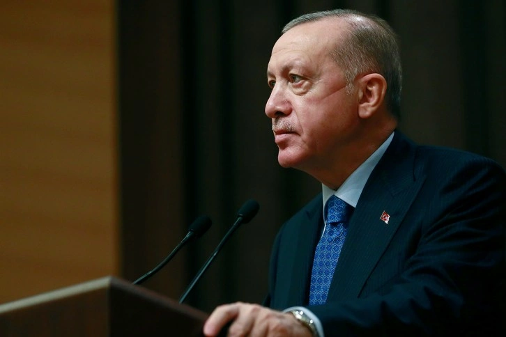 Cumhurbaşkanı Erdoğan, Sarıyer’de kıraathanede vatandaşlarla sohbet etti