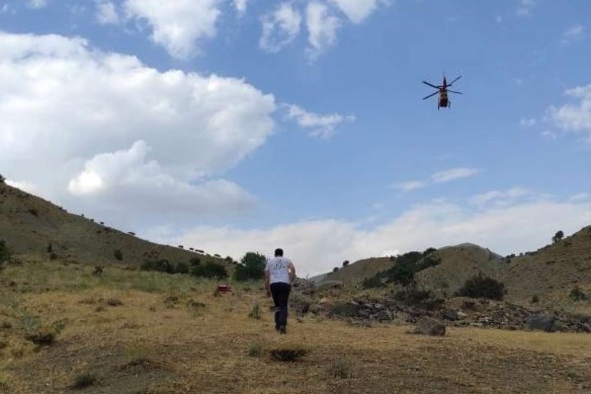 Dağda rahatsızlanan çobanın imdadına ambulans helikopter yetişti