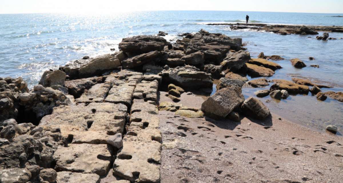 Deniz çekildi, antik liman ortaya çıktı