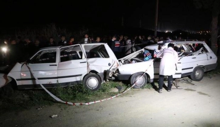 Denizli’de otomobilin tıra çarpması sonucu 1 kişi öldü 3 kişi yaralandı