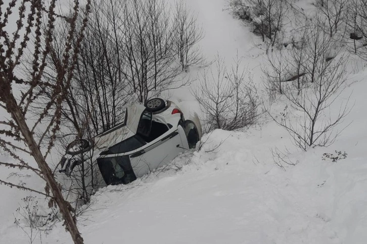 Deprem bölgesinden dönen gönüllüler kaza yaptı: 4 yaralı