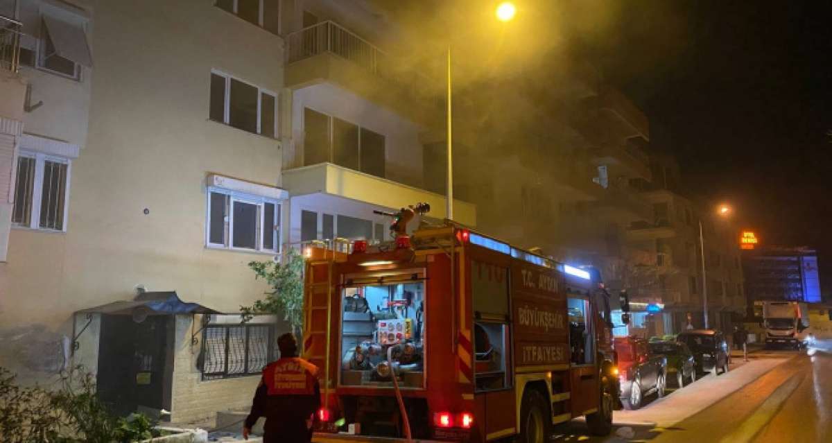 Depremde hasar gören binada yangın