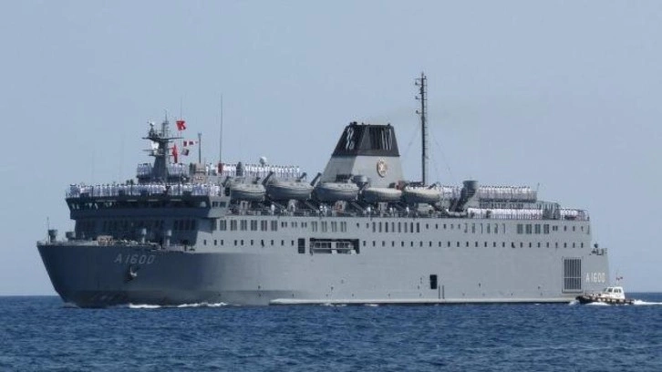 Depremde yaralanan 156 kişi, TCG İskenderun gemisiyle Mersin'e sevk edildi