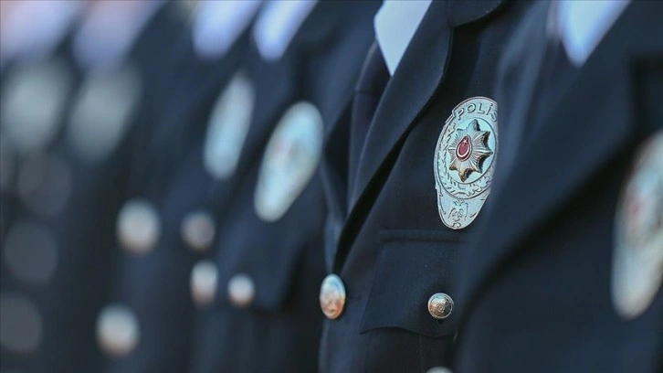 Depremler nedeniyle mağduriyet yaşayan 10 bin emniyet personeli, istedikleri illere atandı