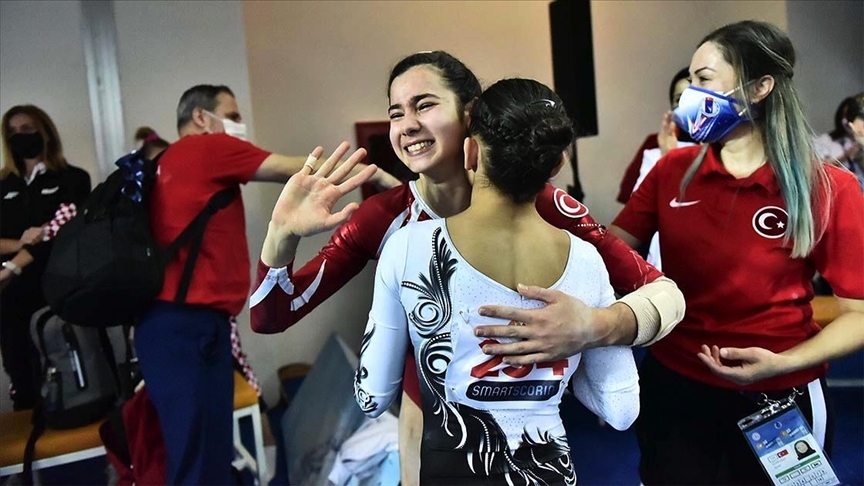 Derin Tanrıyaşükür asimetrik paralel aletinde bronz madalya kazandı