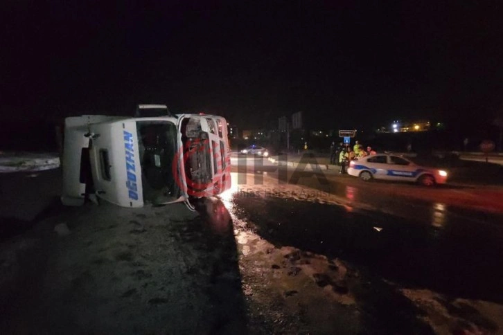 Devrilen tırın tavan camından çıktı, dakikalarca gözyaşlarına boğuldu