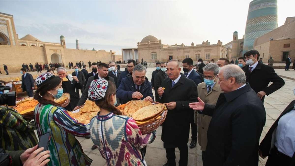 Dışişleri Bakanı Çavuşoğlu Özbekistan'da tarihi Hive kentini ziyaret etti