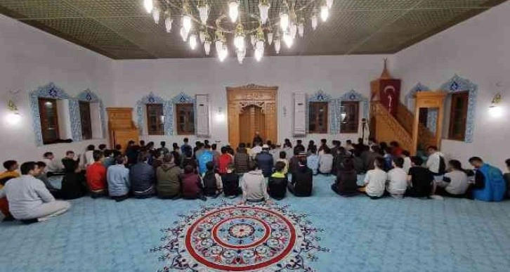 Diyanet’ten gençlere Ramazan kampı