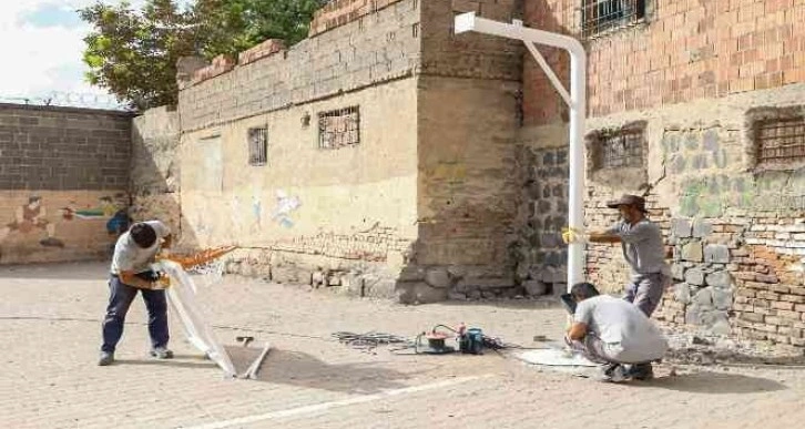 Diyarbakır’da çocukların fiziksel gelişimine katkı için okullara 400 pota inşa ediliyor