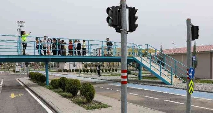 Diyarbakır’da minik öğrencilere trafik eğitimi