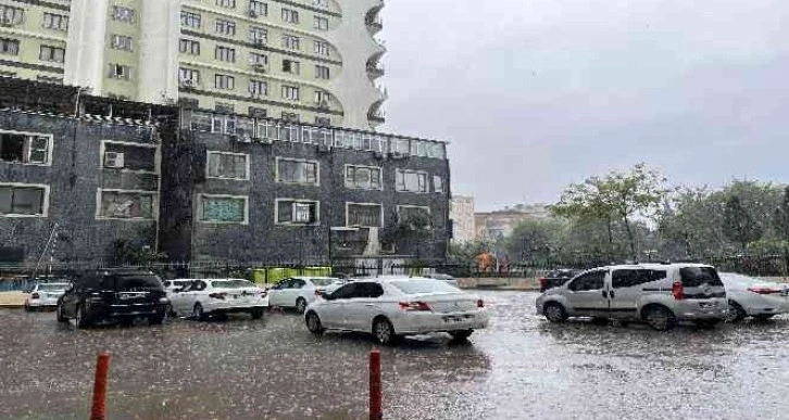 Diyarbakır’da sağanak yağış etkili oldu