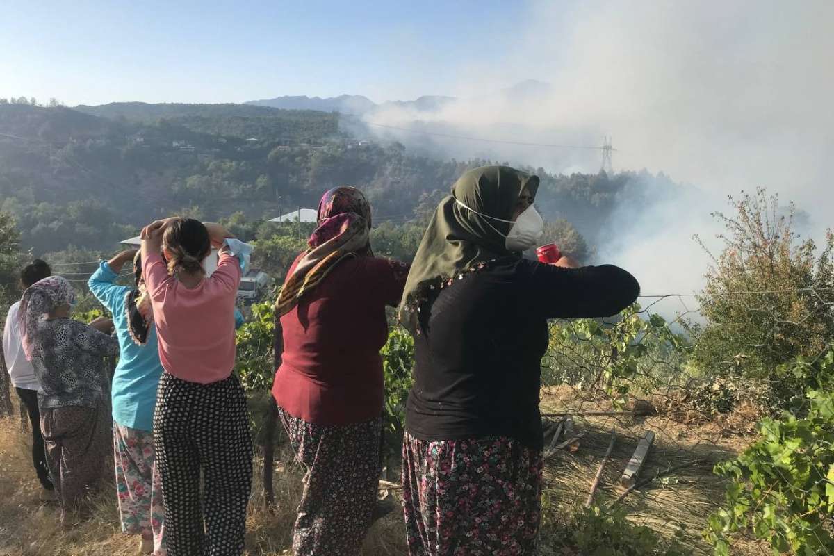 Dumanları gören vatandaşlar yardıma koştu