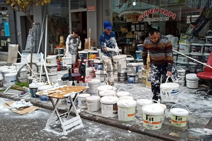 Düzce'de depremin izleri siliniyor