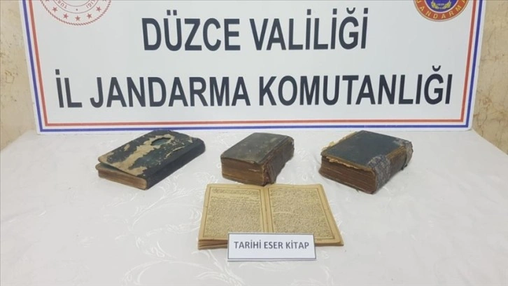 Düzce'de tarihi eser niteliğinde el yazması kitaplar ele geçirildi