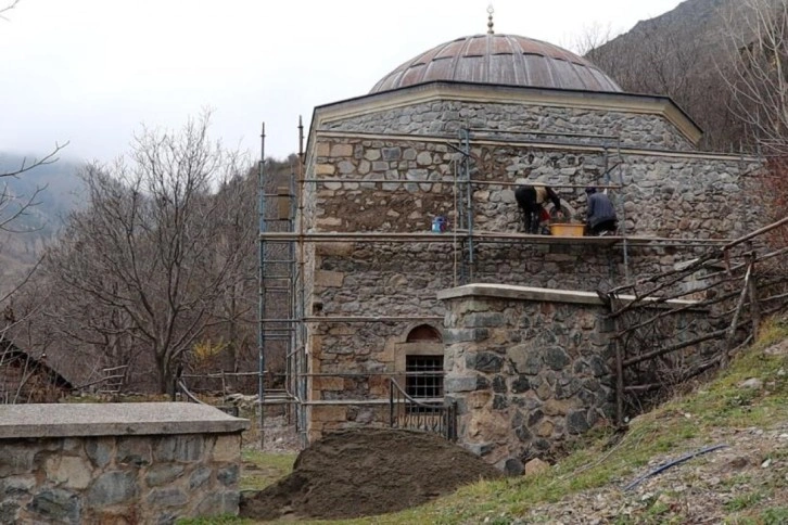 Ecdat yadigarına eksik restorasyon düzeltiliyor