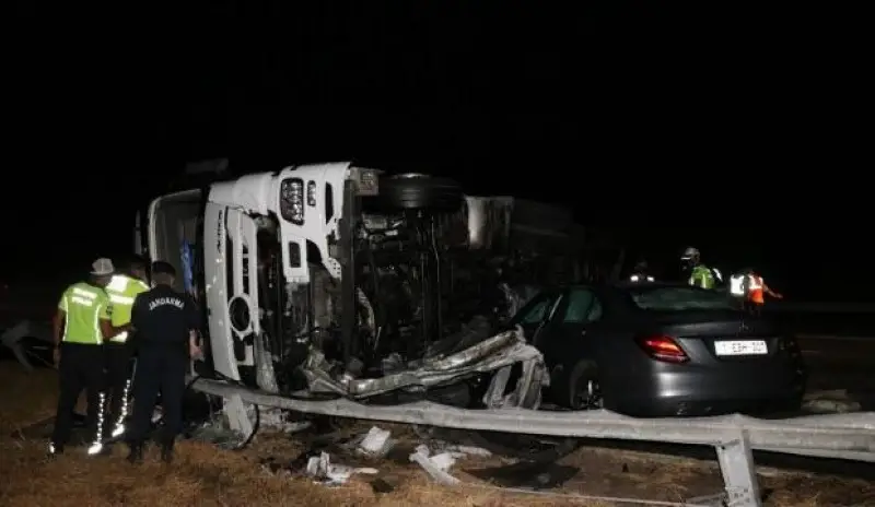 Edirne-İstanbul Otoyolu'nda zincirleme trafik kazasında 6 kişi yaralandı