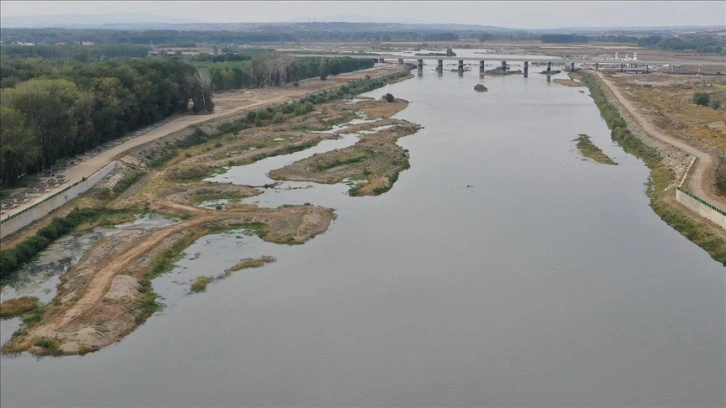 Edirneliler Tunca Nehri'nin ardından Meriç'in de kum adacıklarından temizlenmesini istedi