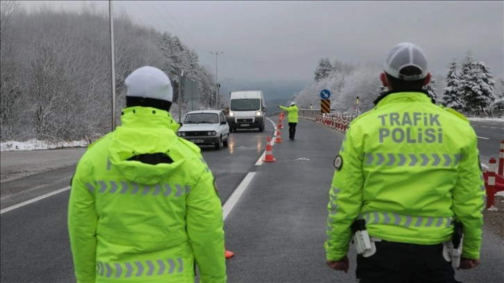 EGM'nin kış lastiği denetimlerinde 402 araç trafikten men edildi