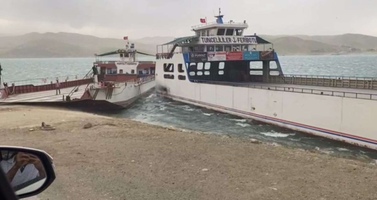 Elazığ'da fırtına nedeniyle savrulan feribotlar çarpıştı