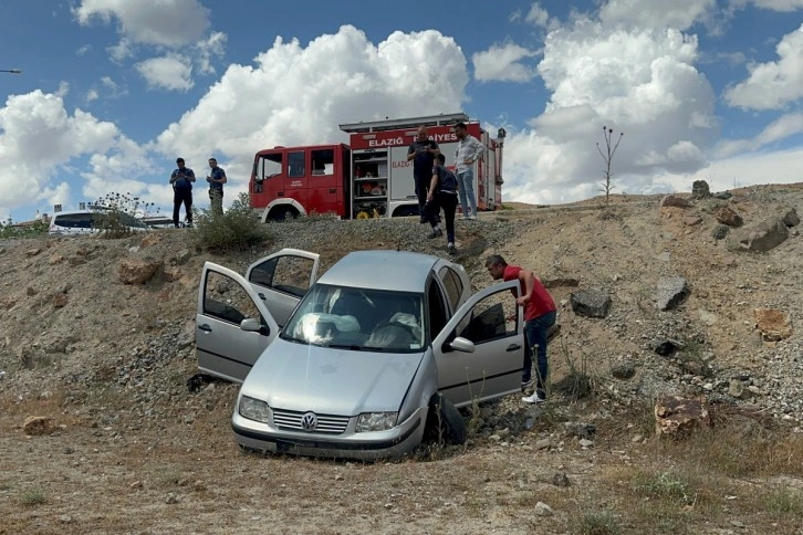 Elazığ’da otomobil şarampole uçtu: 5 yaralı