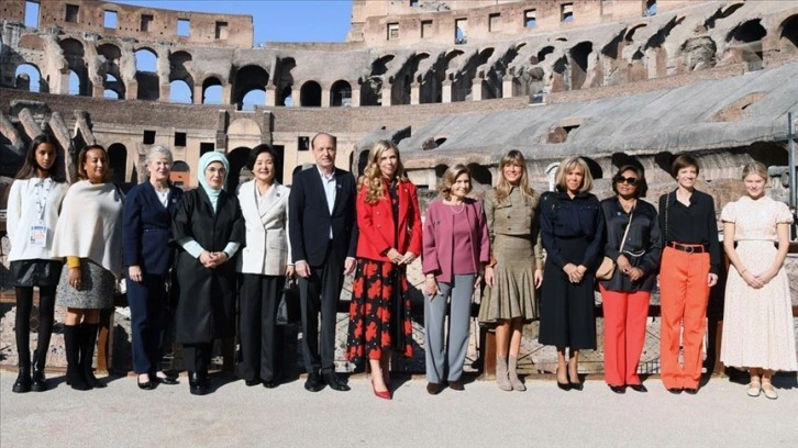 Emine Erdoğan, G-20 Liderler Zirvesi'nin yapıldığı Roma'da lider eşleriyle bir araya geldi