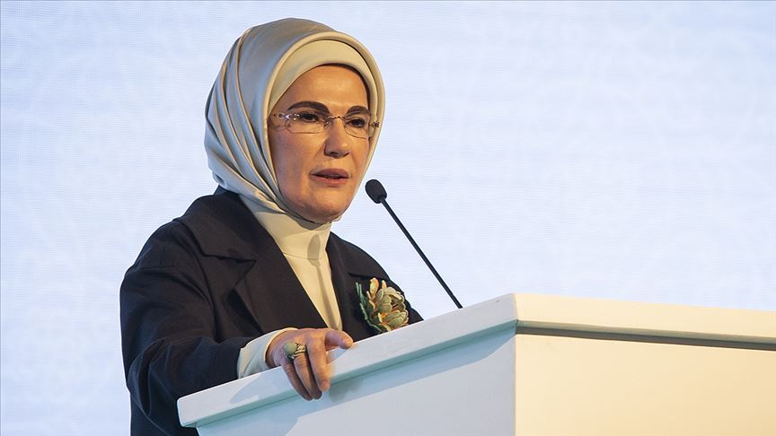 Emine Erdoğan öğretmenlerle bir araya geldi: Sizin omuzlarınız bir ülkenin geleceğini taşıyor