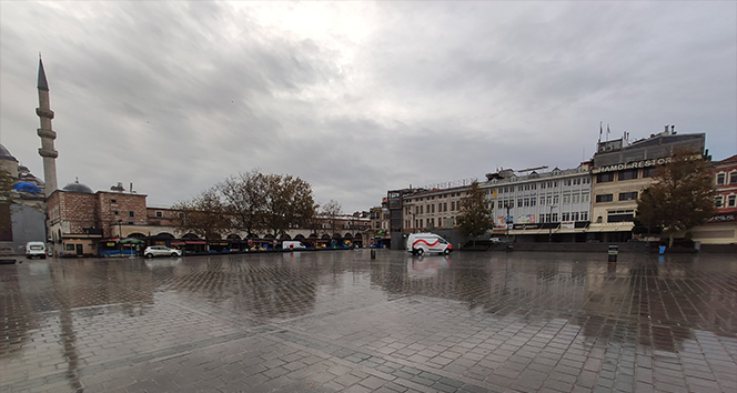 Eminönü Meydanı boş kaldı