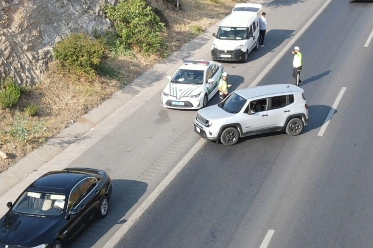 Emniyet şeridi kurnazları polisten kaçamadı