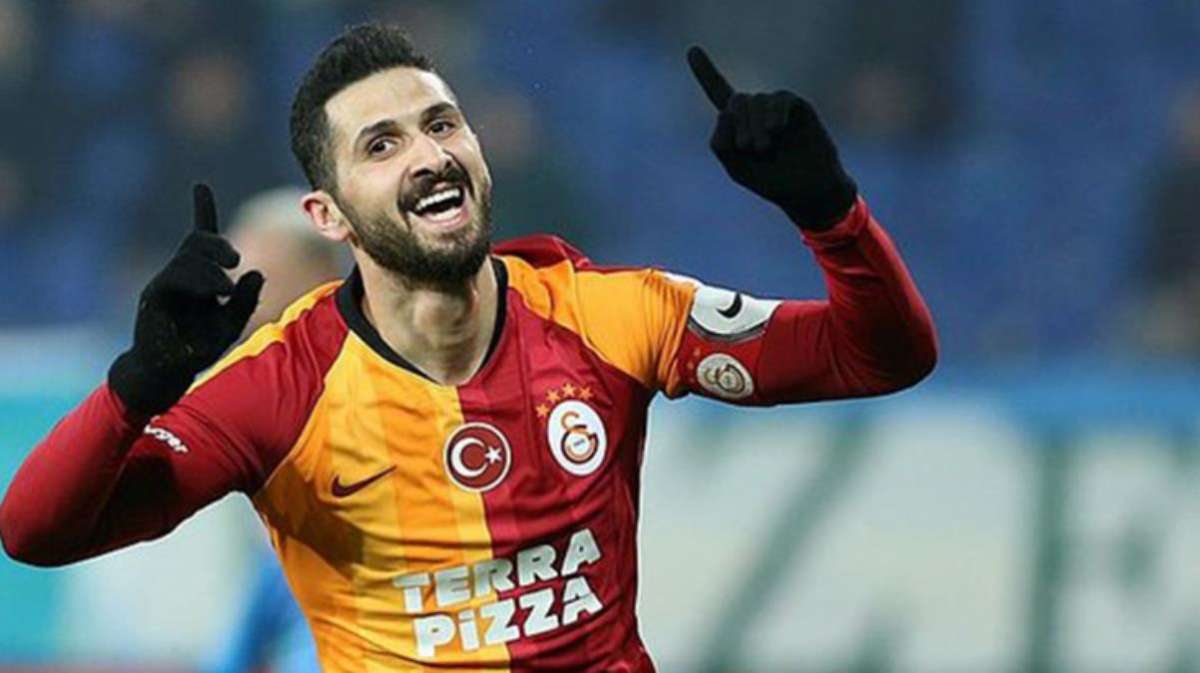 Emre Akbaba, menajerinin Başakşehir'le görüşmesinin ardından sinirden küplere bindi