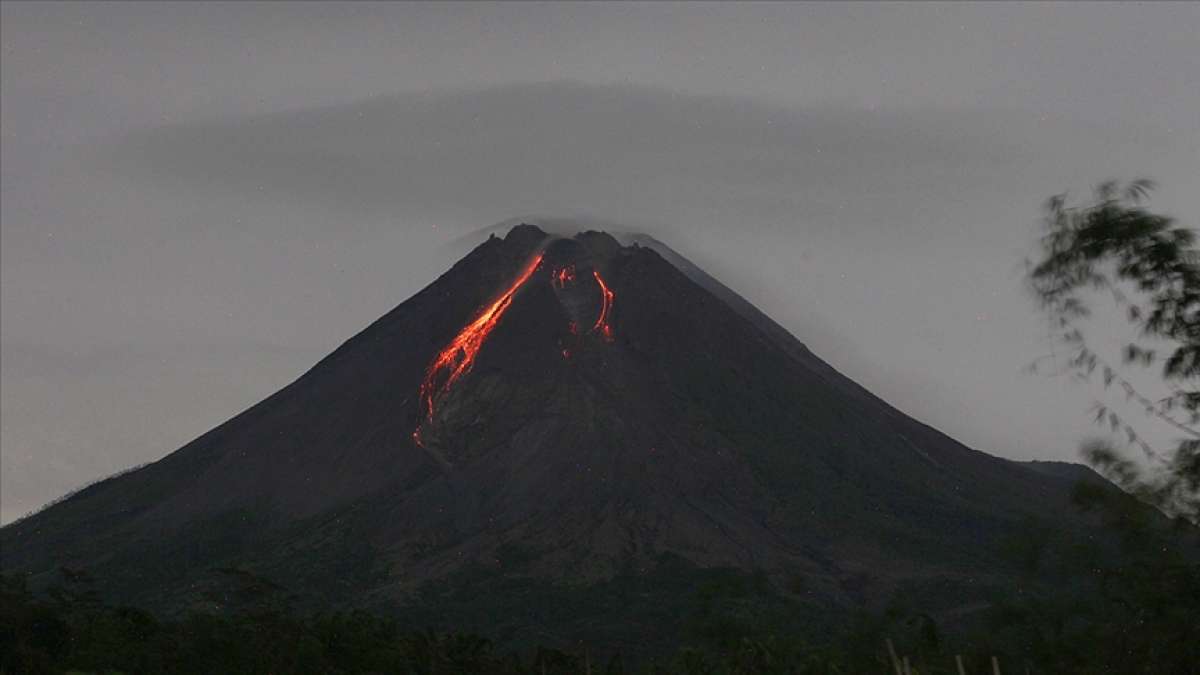 Endonezya'daki Merapi Yanardağı'nda volkanik hareketlilik