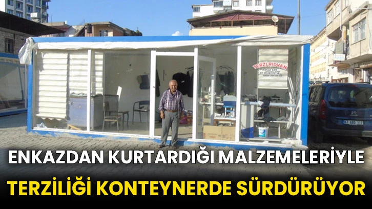 Enkazdan kurtardığı malzemeleriyle terziliği konteynerde sürdürüyor