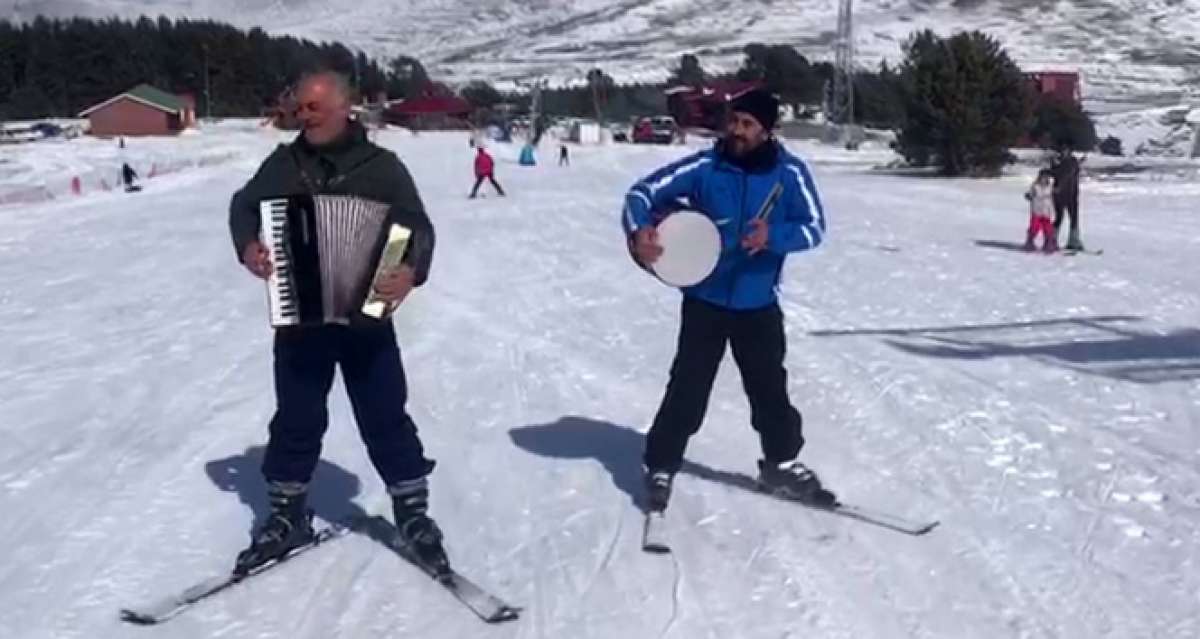 Enstrüman eşliğinde kayak keyfi