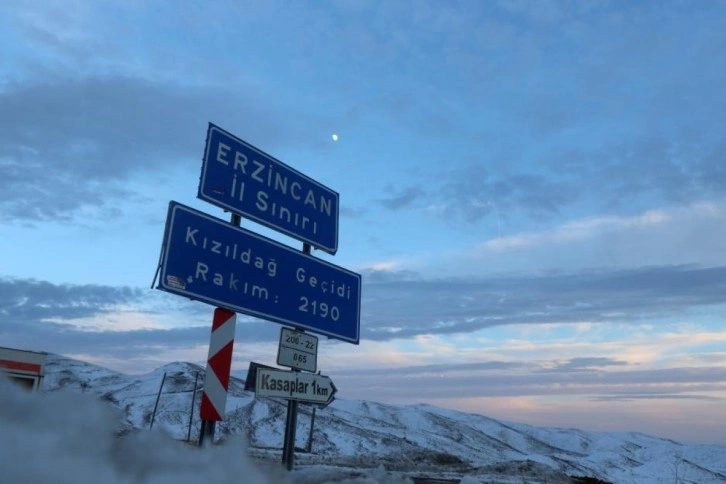 Erzincan-Sivas kara yolu tipi nedeniyle ulaşıma kapatıldı