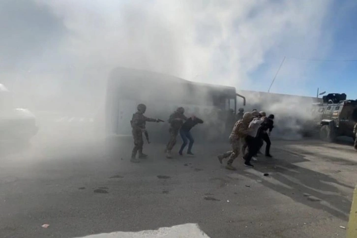 Erzincan'da midibüste rehine kurtarma tatbikatı