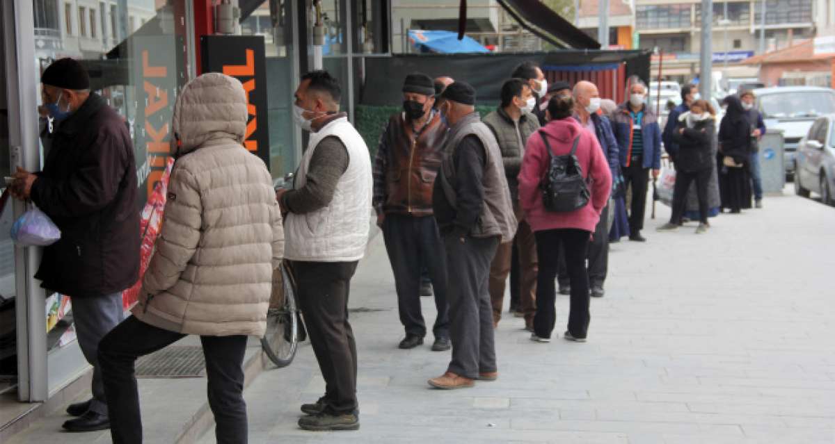 Erzincan'da Ramazan öncesi ucuz et kuyruğu