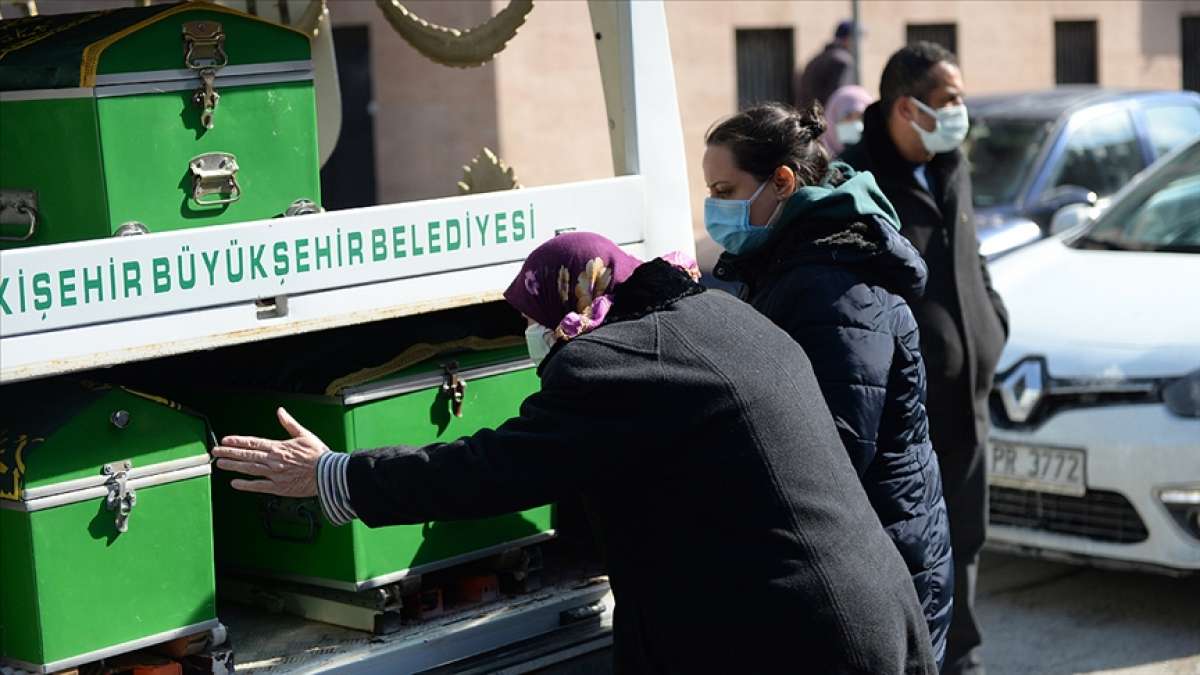 Eskişehir'de 3 kişilik ailenin evlerinde ölü bulunmasına ilişkin gözaltı sayısı 10'a yükse