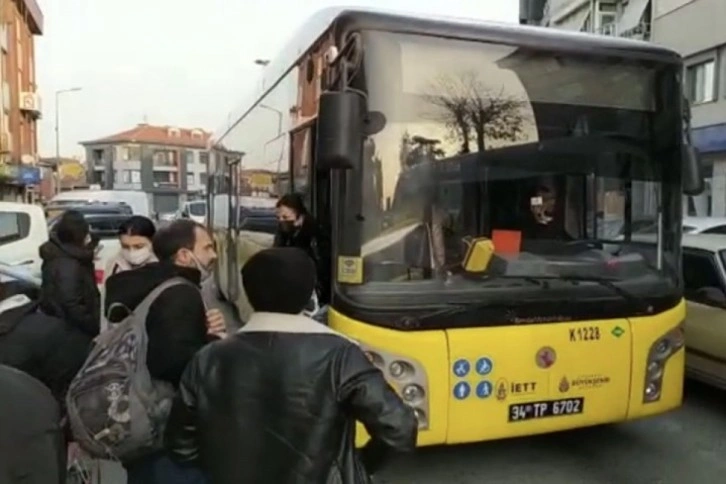 Eyüpsultan’da İETT otobüsü arızalandı, trafik felç oldu