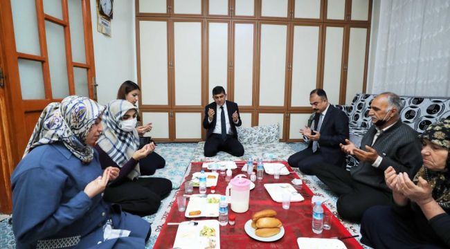 Fadıloğlu, şehit ailesiyle iftar yaptı 