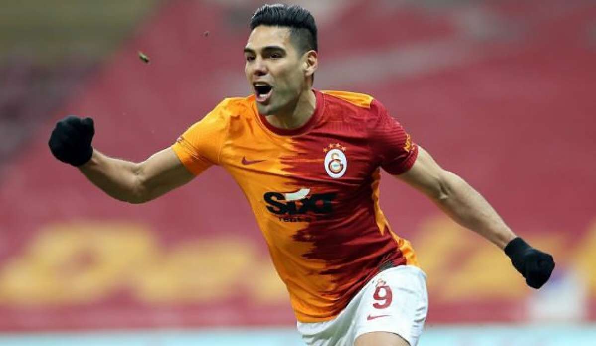 Falcao, Fatih Terim'den forma istedi