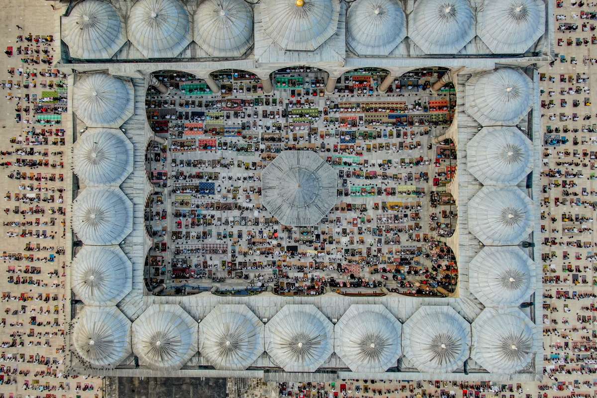 Fatih Camii'nde bayram namazı coşkusu