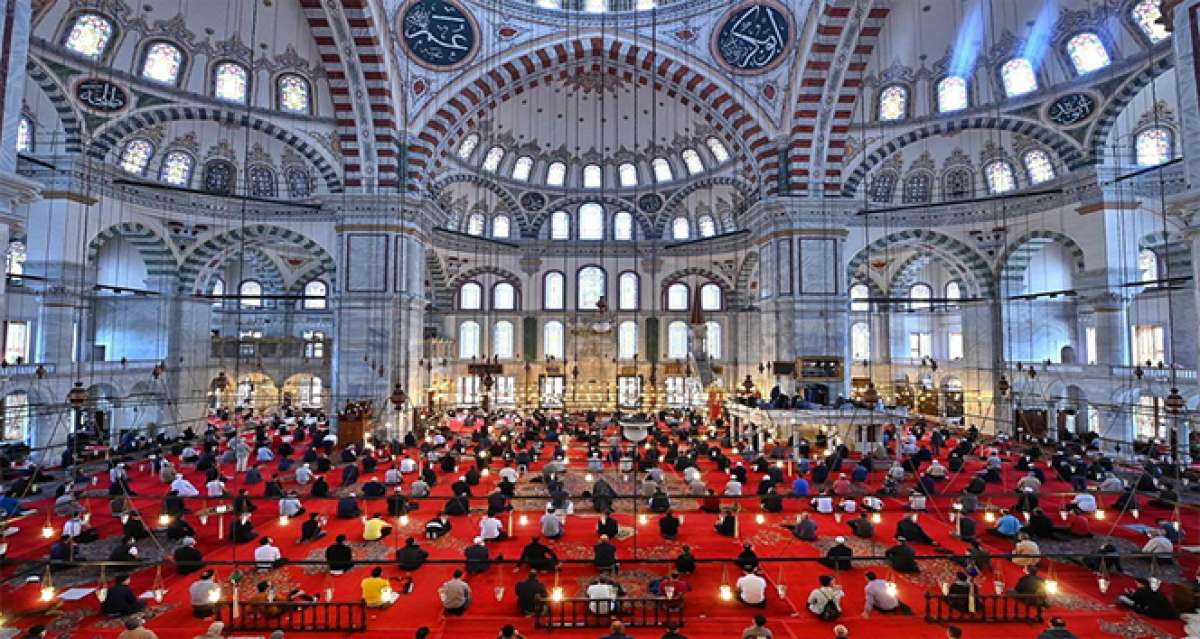 Fatih Camii'nde Fatih Sultan Mehmet Han için mevlit okutuldu