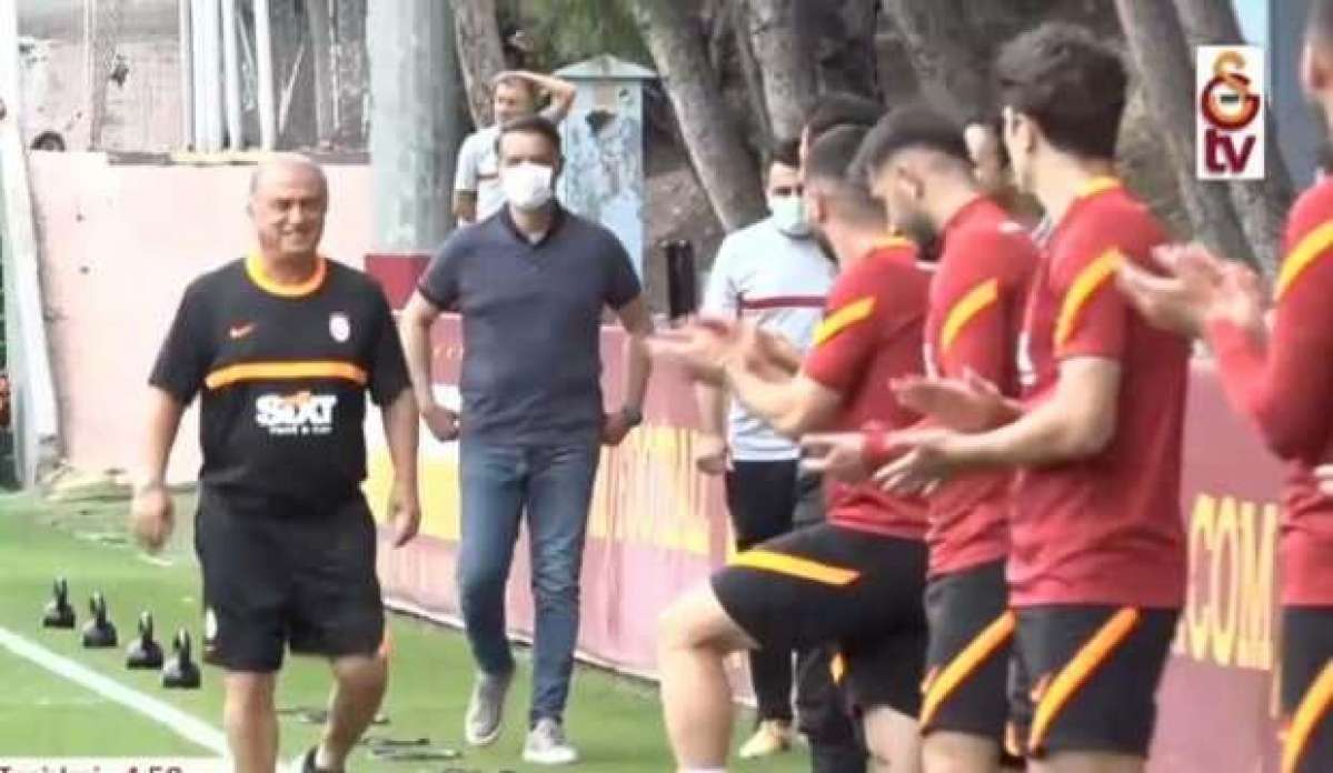 Fatih Terim alkışlarla antrenmana çıktı!