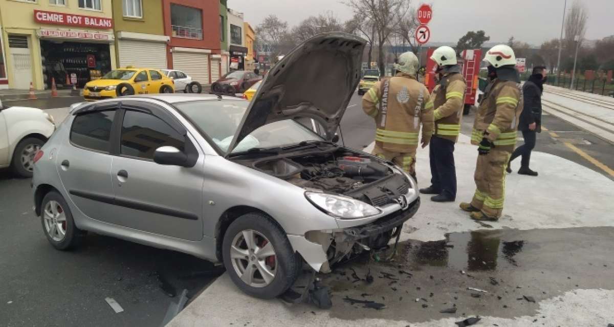 Fatih'te otomobilin yoldan çıkma anı kamerada