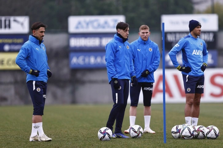 Fenerbahçe'de Adana Demirspor maçı hazırlıkları sürüyor