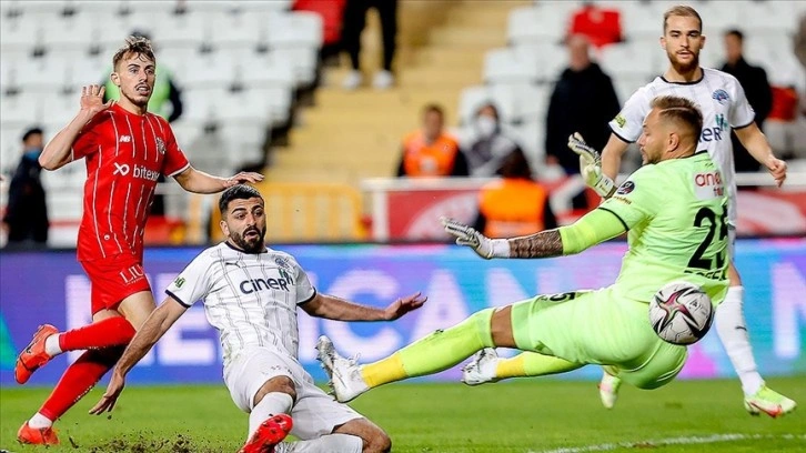 Fraport TAV Antalyaspor ile Kasımpaşa 1-1 berabere kaldı