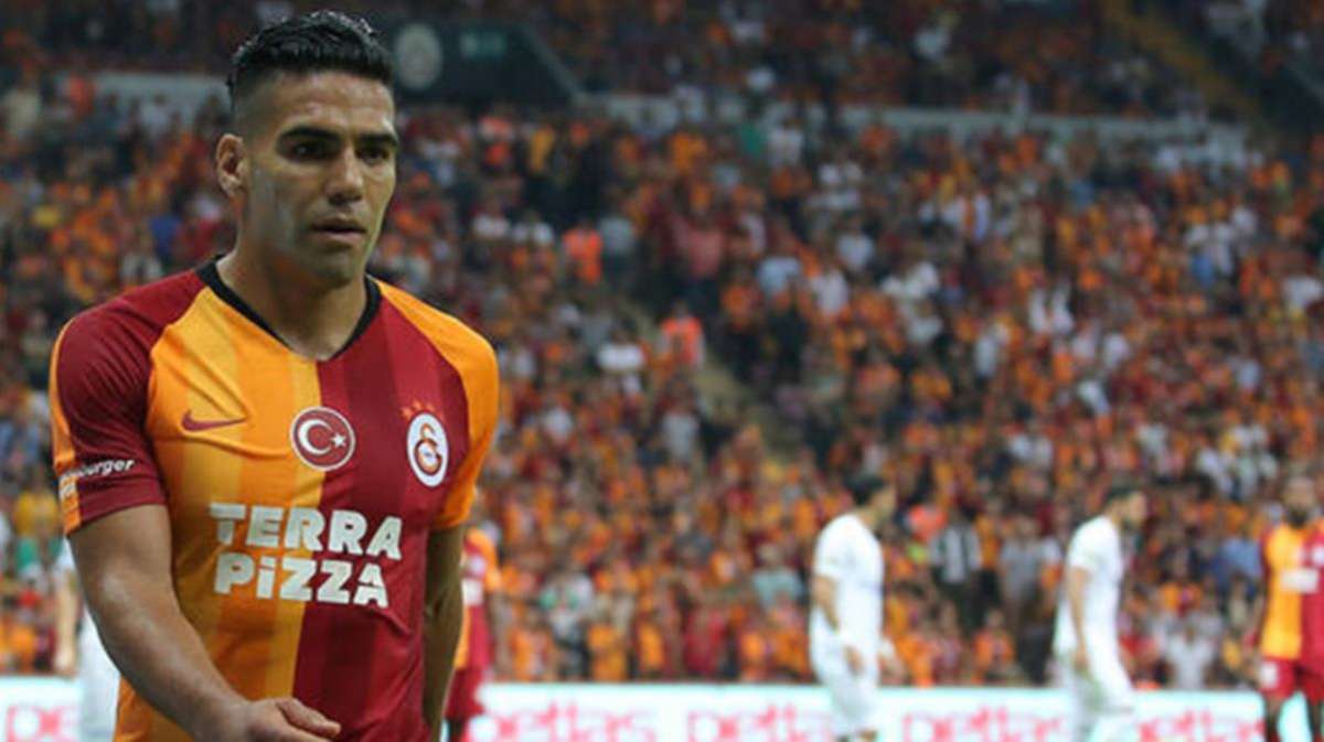 Galatasaray, Radamel Falcao'ya alıcı bulamıyor