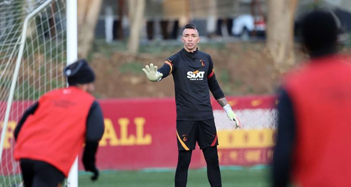 Galatasaray'da Muslera ve Feghouli, takımla birlikte çalıştı