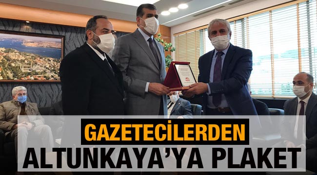  Gazetecilerden Altunkaya'ya plaket